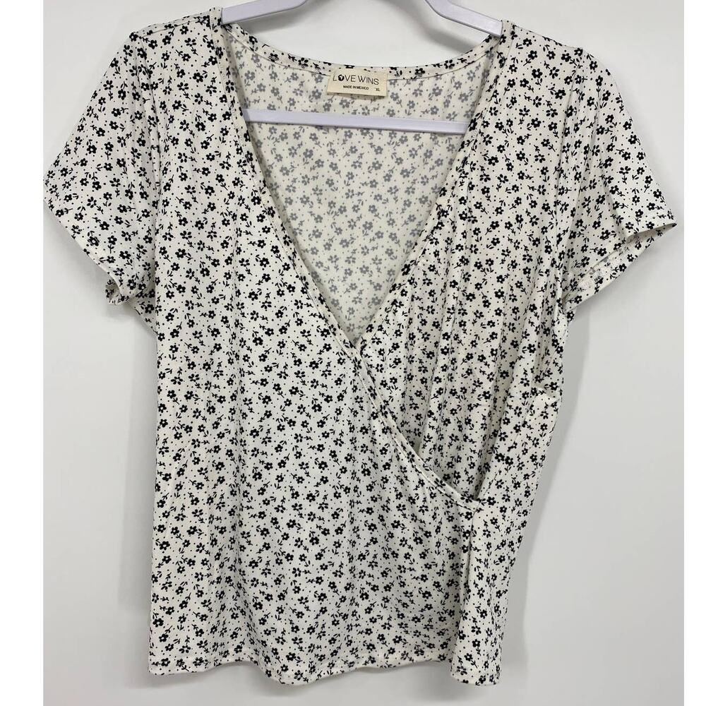 Love Wins Womens White Black Floral Vneck Short Sleeve Top Shirt NEW Size XL